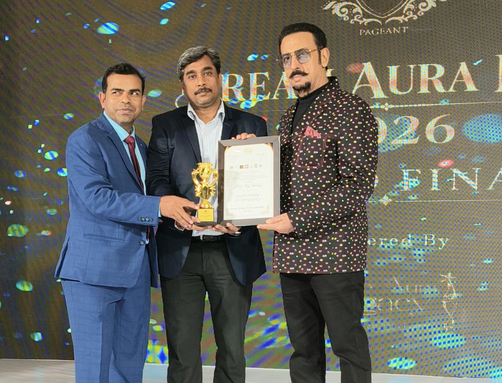 ड्रीम ऑरा इंडिया 2026 में पत्रकारिता के लिए सम्मानित हुए पवन राज सिंह, अभिनेता गुलशन ग्रोवर ने दिया सम्मान