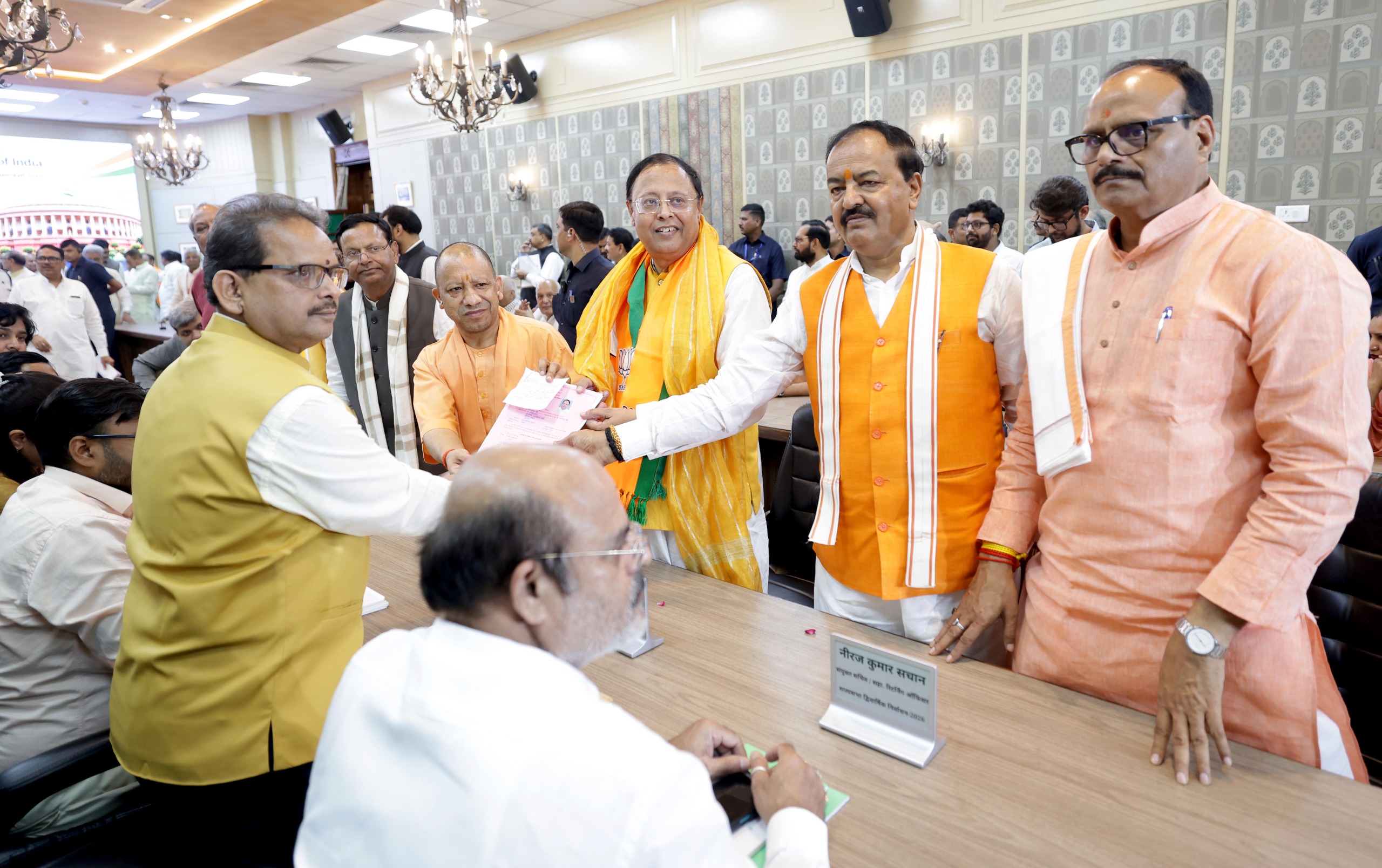 मुख्यमंत्री योगी की उपस्थिति में भाजपा प्रत्याशियों ने किया नामांकन