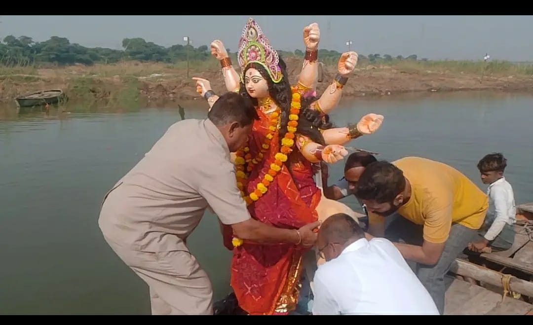 मां को दी अंतिम बिदाई